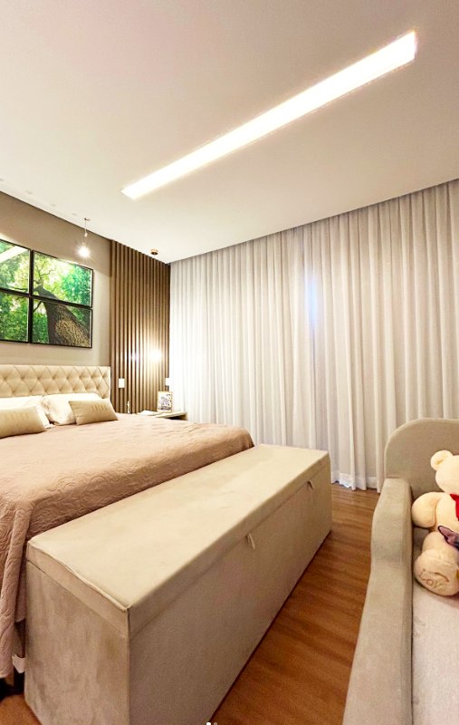 Quarto de casal com cortina blackout e gaze de linho